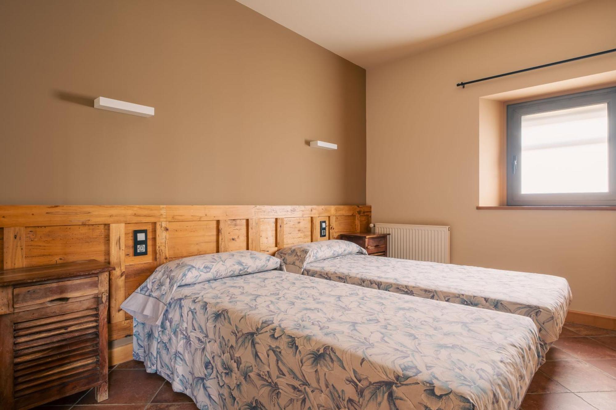 Hostal Mas Rovira Banyoles Exterior foto